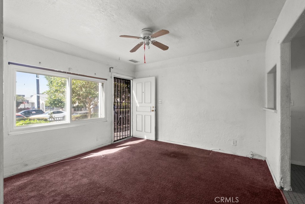 221 W Hillcrest Boulevard Property Photo 27
