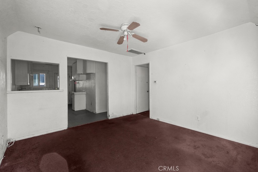 221 W Hillcrest Boulevard Property Photo 29