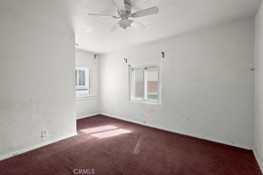 221 W Hillcrest Boulevard Property Photo 36