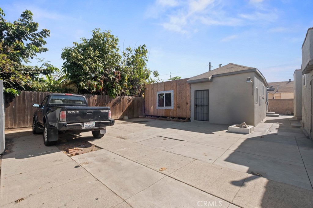 221 W Hillcrest Boulevard Property Photo 43