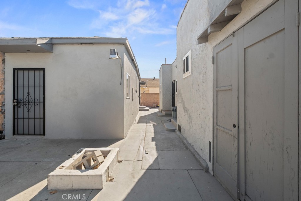 221 W Hillcrest Boulevard Property Photo 45