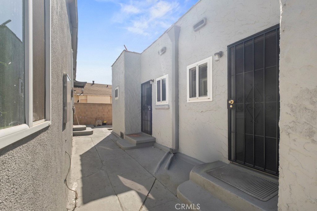 221 W Hillcrest Boulevard Property Photo 47