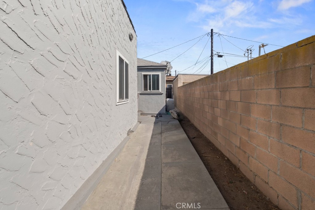 221 W Hillcrest Boulevard Property Photo 49