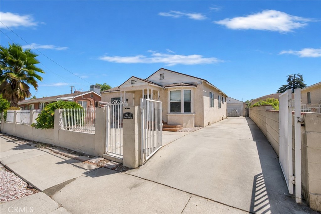 11216 Erwin Street Property Photo 1