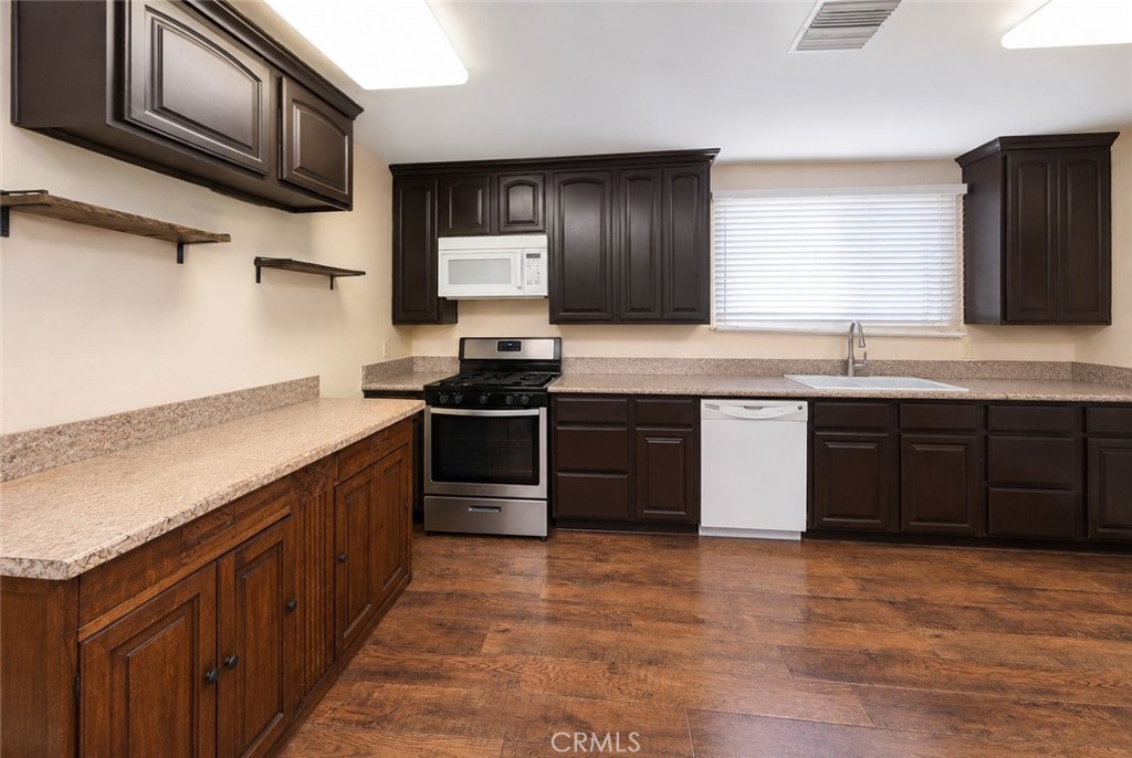 11216 Erwin Street Property Photo 6