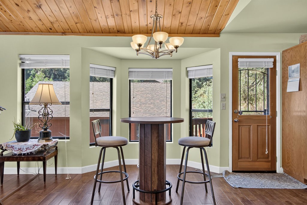 2421 Oakwood Court Property Photo 15