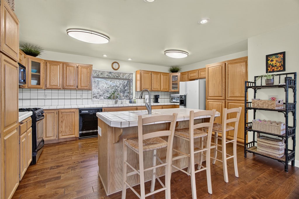 2421 Oakwood Court Property Photo 17