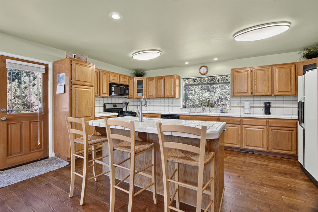 2421 Oakwood Court Property Photo 18