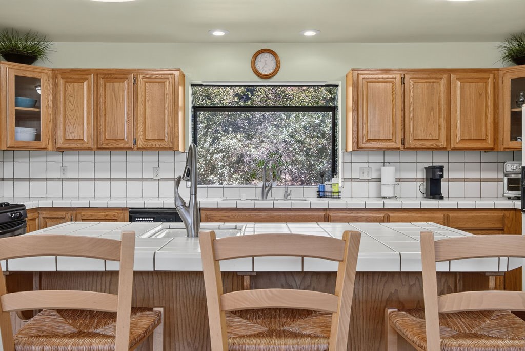 2421 Oakwood Court Property Photo 19