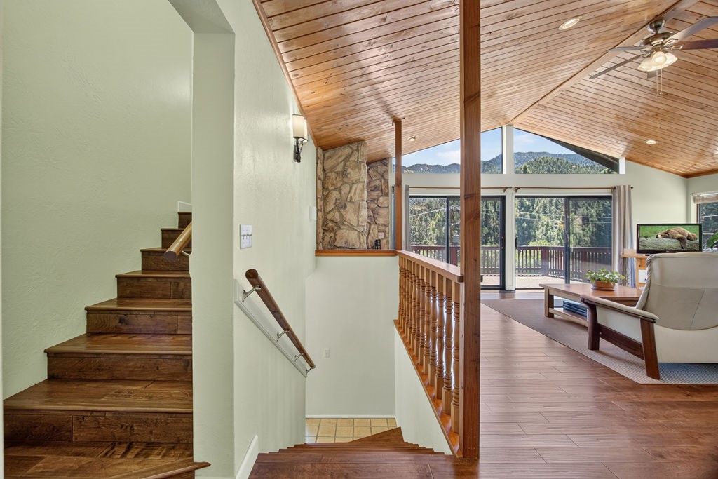 2421 Oakwood Court Property Photo 21