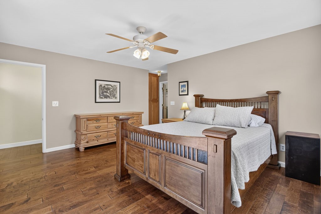 2421 Oakwood Court Property Photo 23