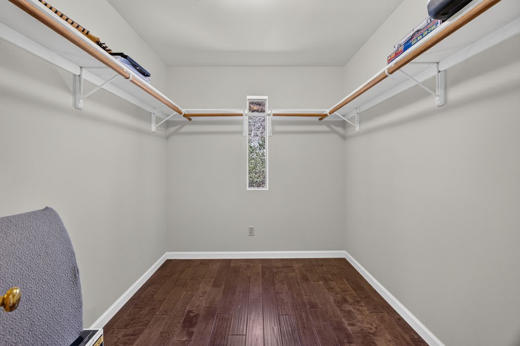2421 Oakwood Court Property Photo 25