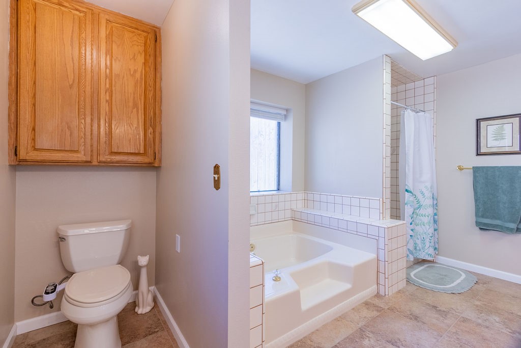 2421 Oakwood Court Property Photo 28
