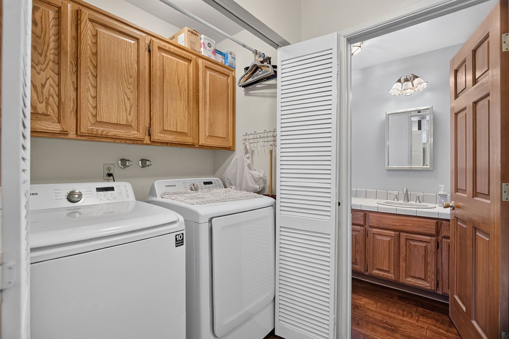 2421 Oakwood Court Property Photo 30
