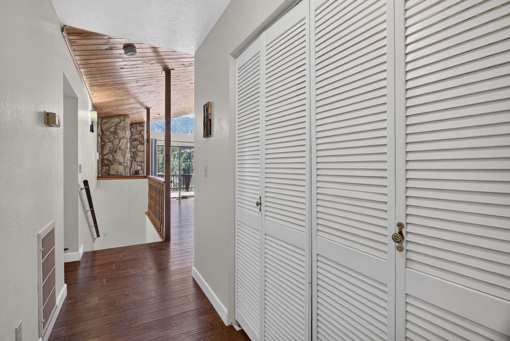 2421 Oakwood Court Property Photo 32