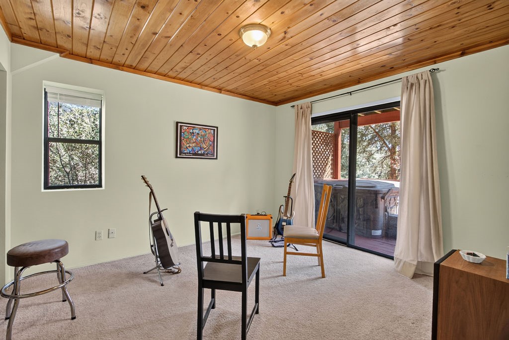 2421 Oakwood Court Property Photo 33