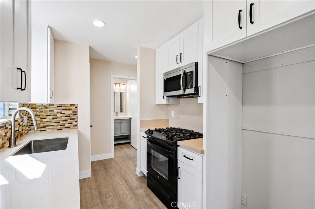 1124 Coronel Street Property Photo 4