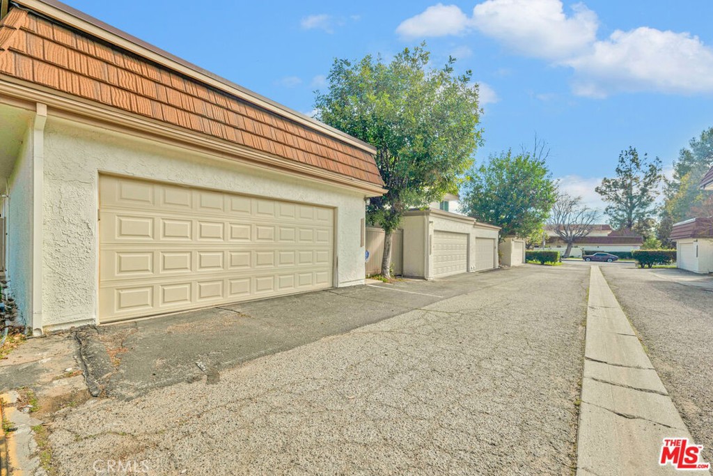 10215 Larwin Property Photo 2