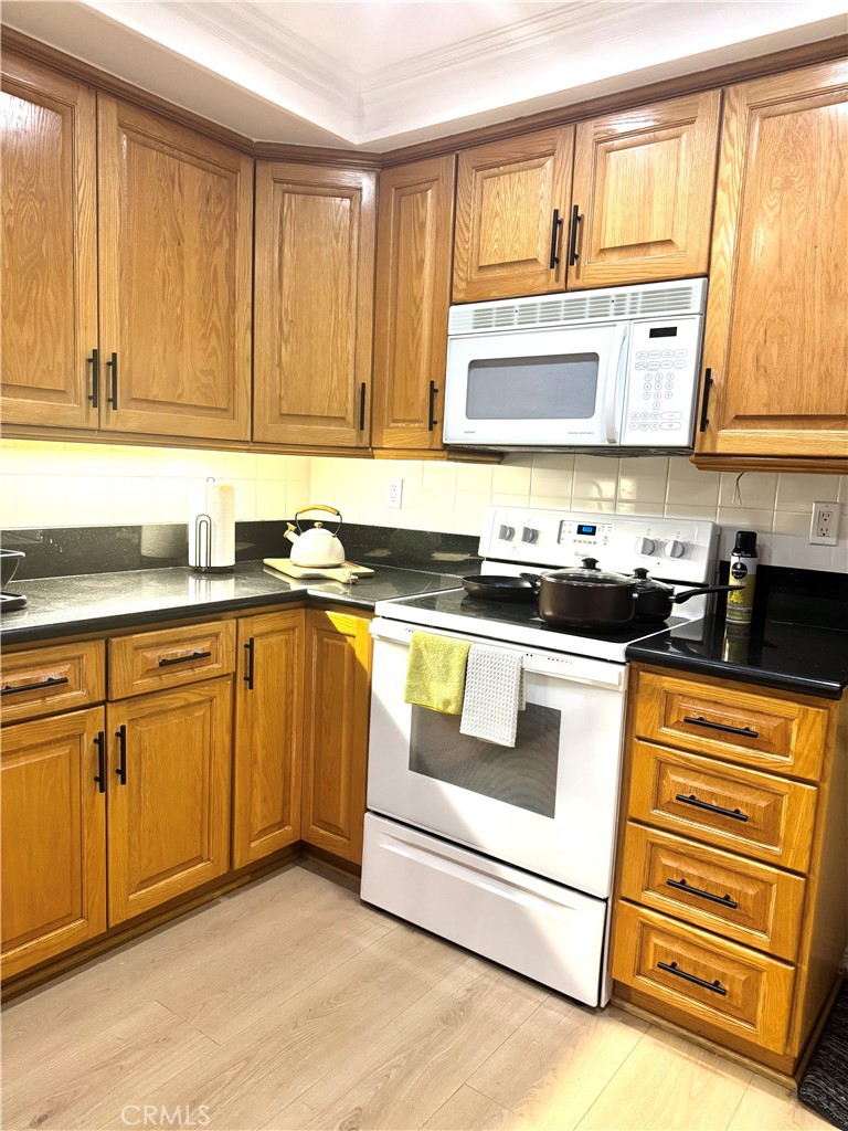 10215 Larwin Property Photo 13