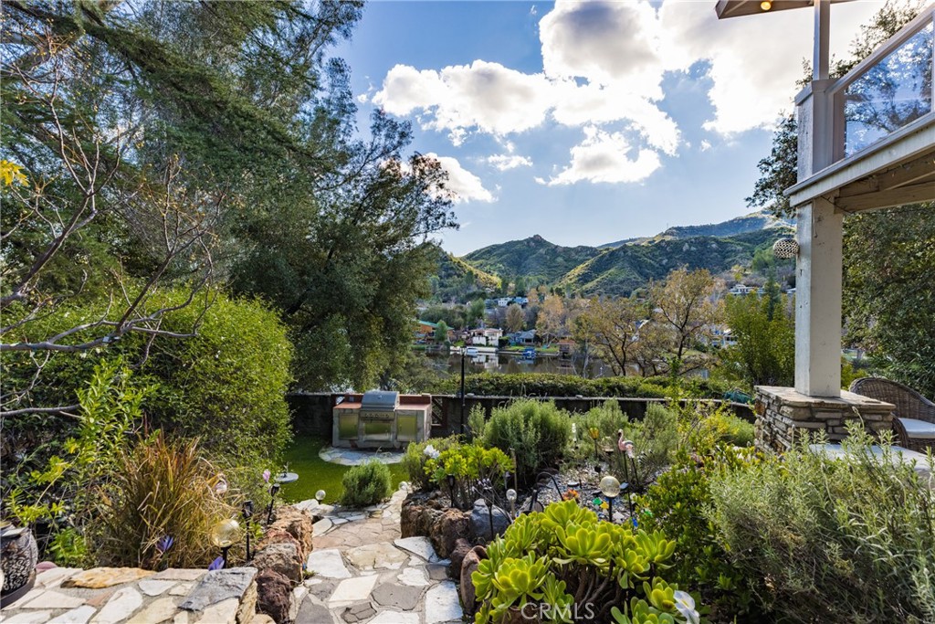 2305 Sugarloaf Property Photo 4