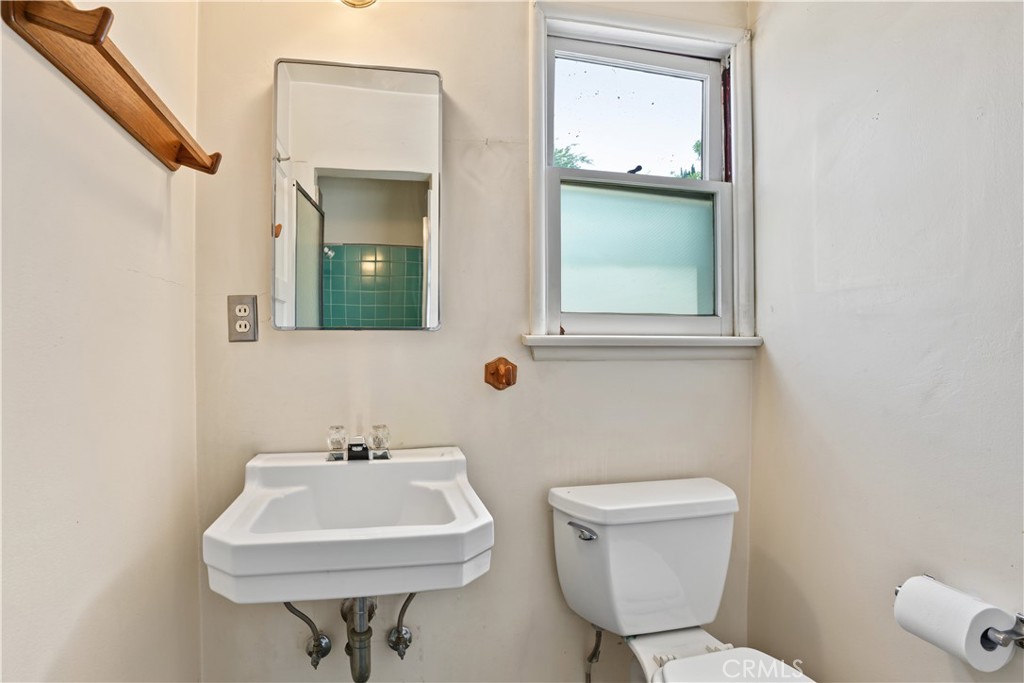 16839 Margate Street Property Photo 7