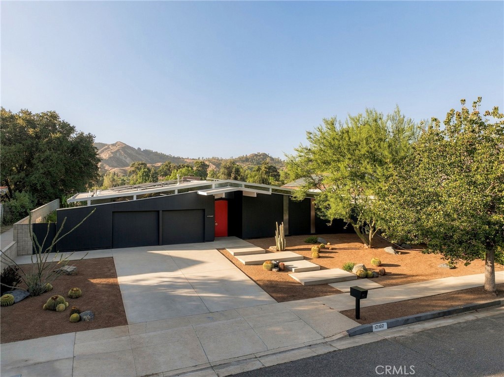 17107 Lisette Property Photo 4