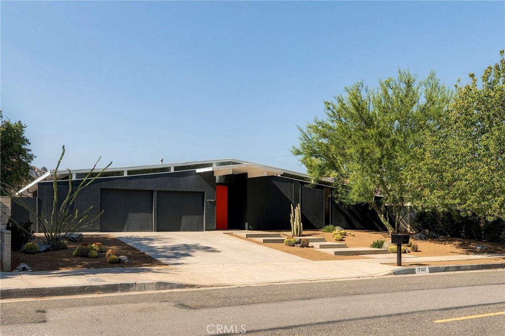 17107 Lisette Property Photo 5