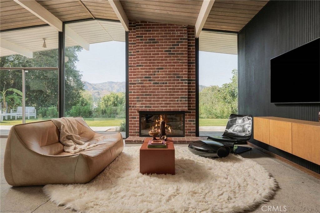 17107 Lisette Property Photo 10