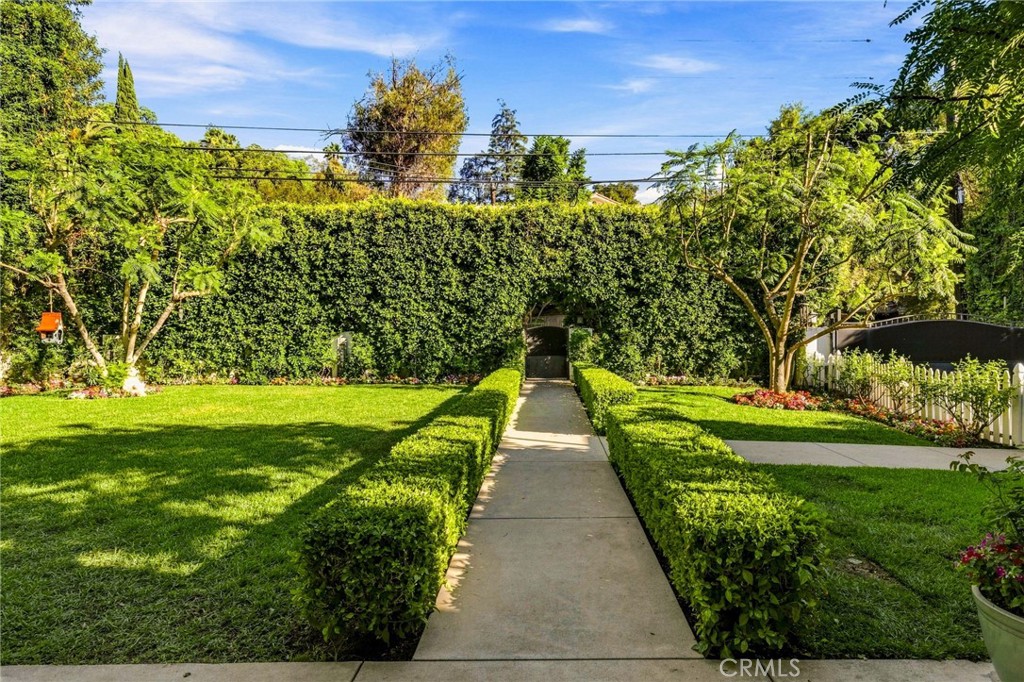 14647 Valley Vista Boulevard Property Photo 4