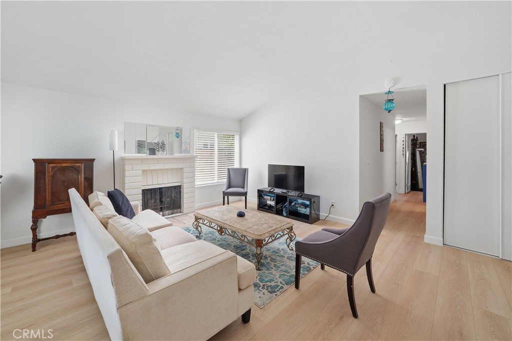 25347 Via Oriol Property Photo 3
