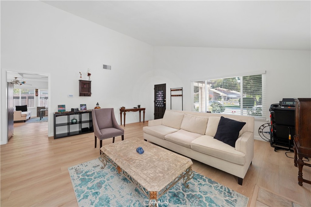 25347 Via Oriol Property Photo 4