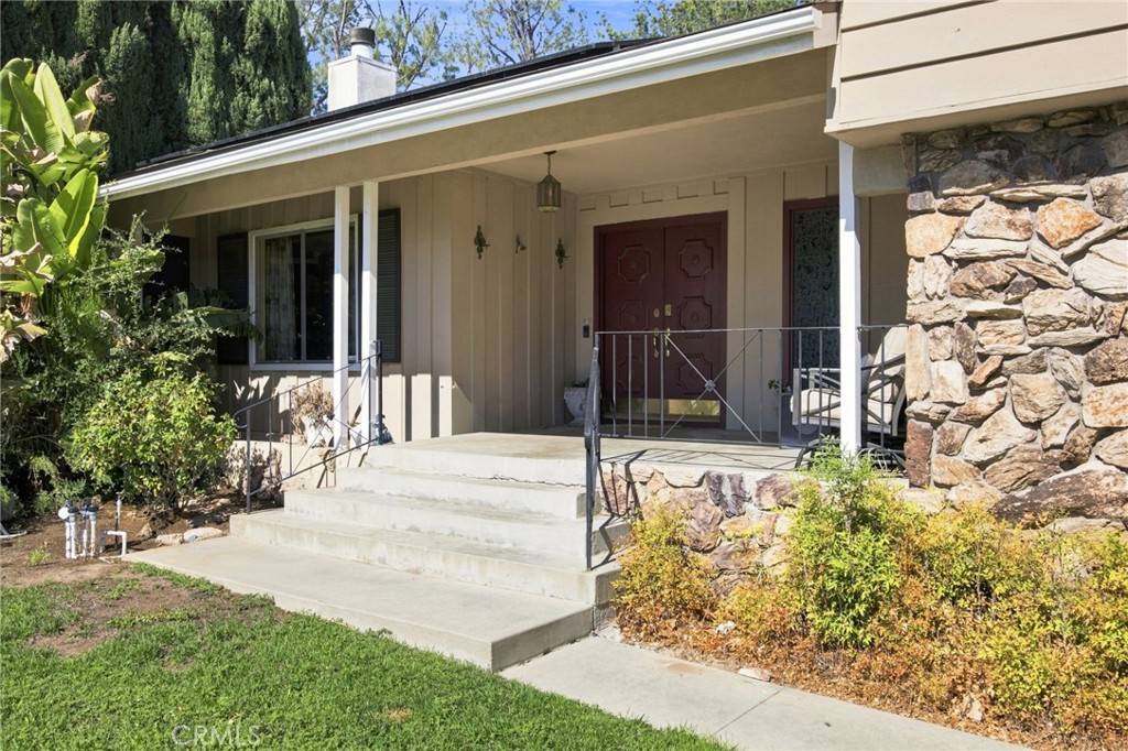 10640 Sylvia Ave Property Photo 4