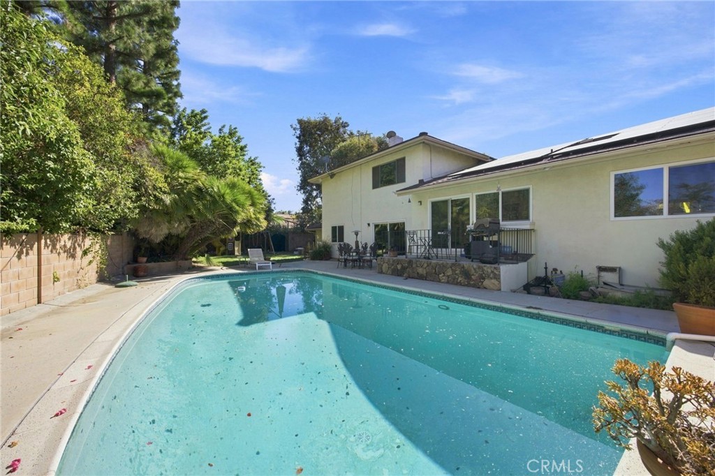 10640 Sylvia Ave Property Photo 26