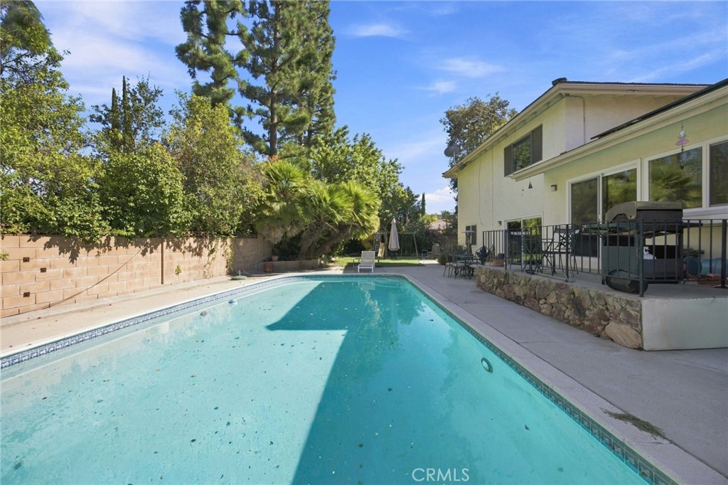 10640 Sylvia Ave Property Photo 28