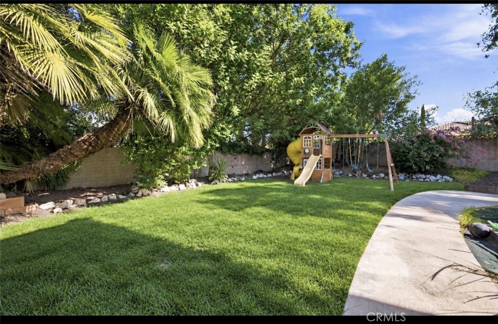 10640 Sylvia Ave Property Photo 29