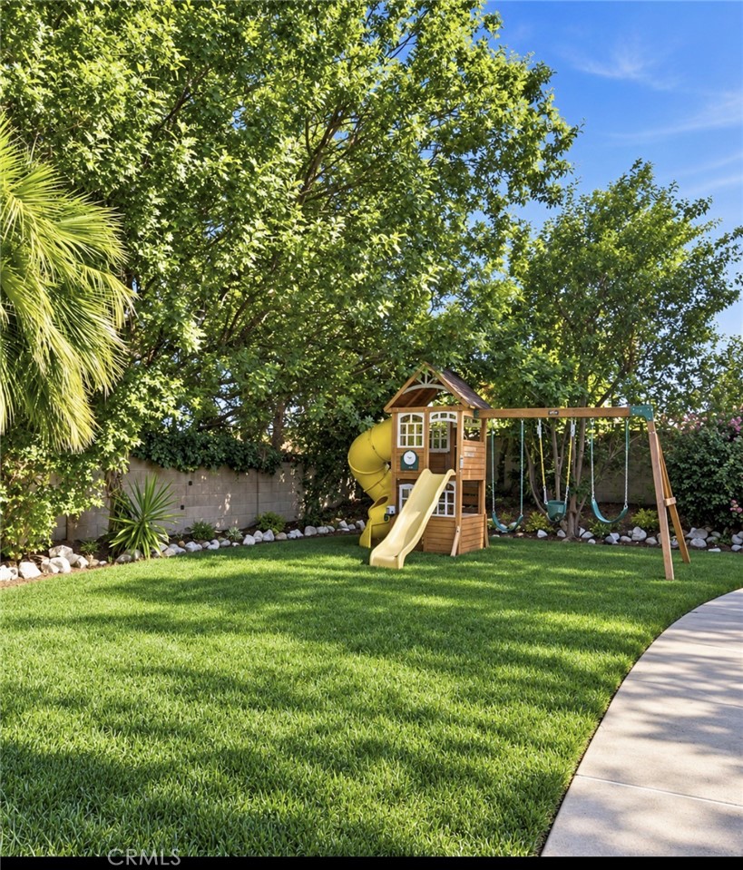 10640 Sylvia Ave Property Photo 30