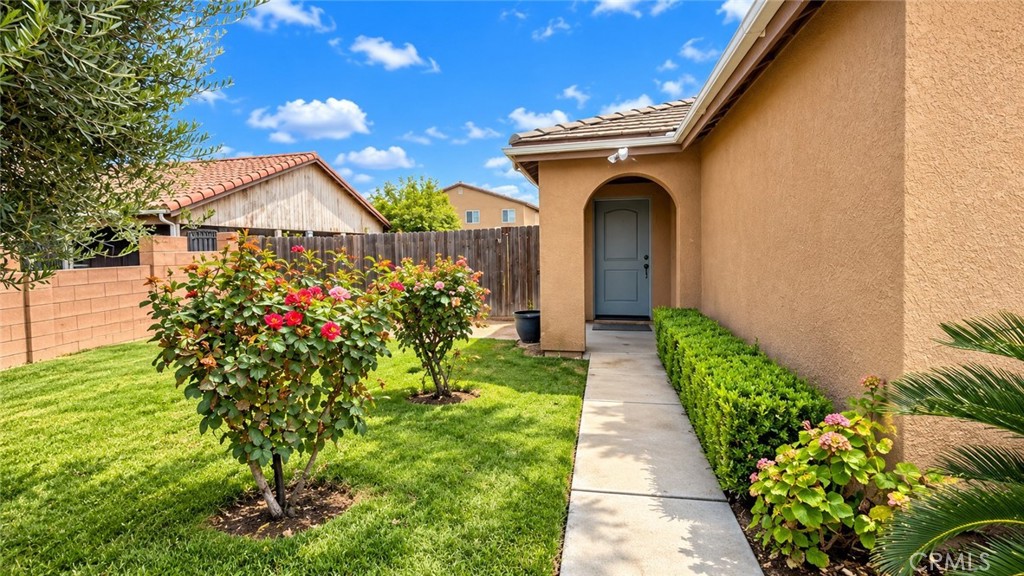 1209 El Camino Real Property Photo 2