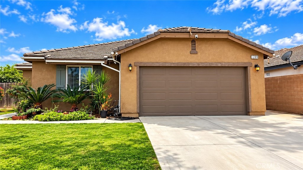 1209 El Camino Real Property Photo 3