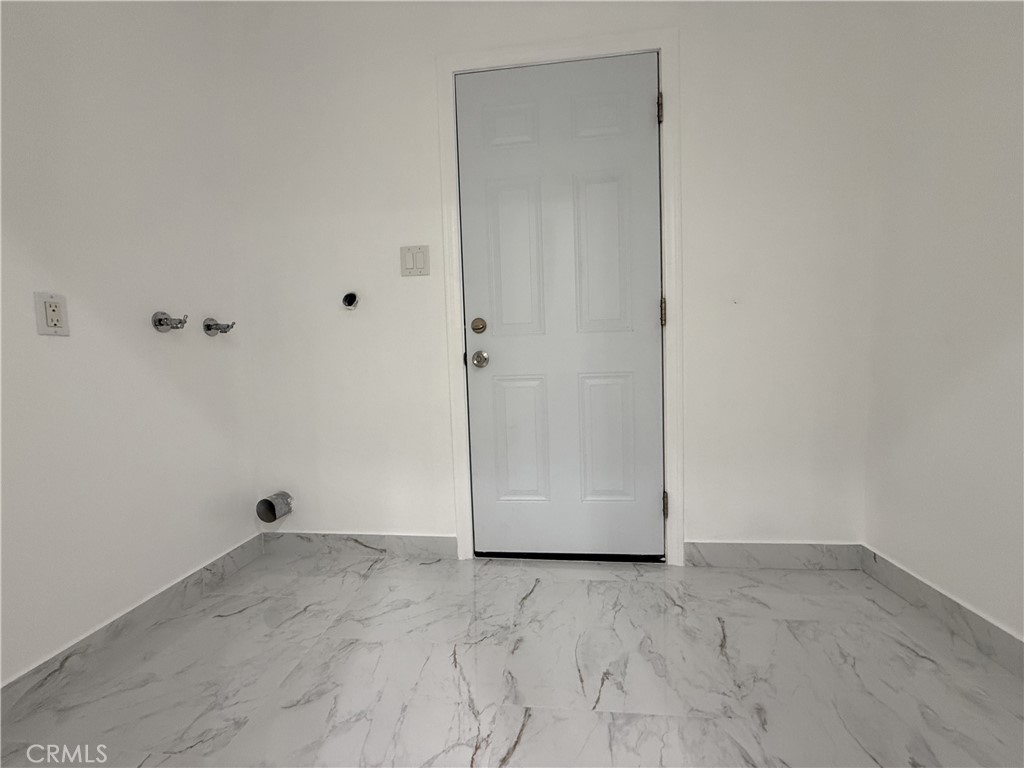 17845 Victory Blvd. Property Photo 7