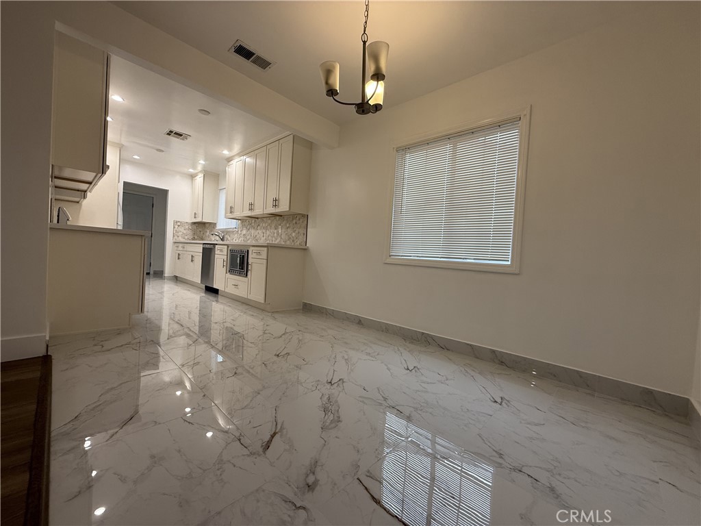 17845 Victory Blvd. Property Photo 8