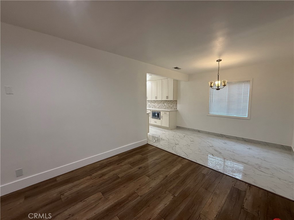 17845 Victory Blvd. Property Photo 9