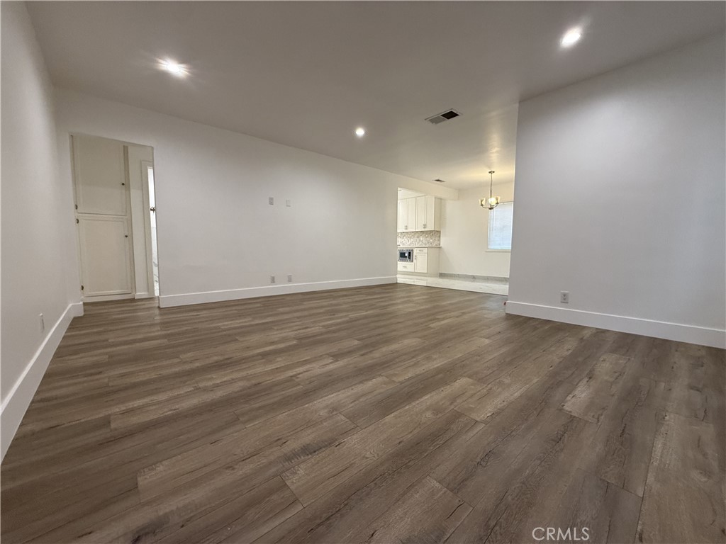 17845 Victory Blvd. Property Photo 10