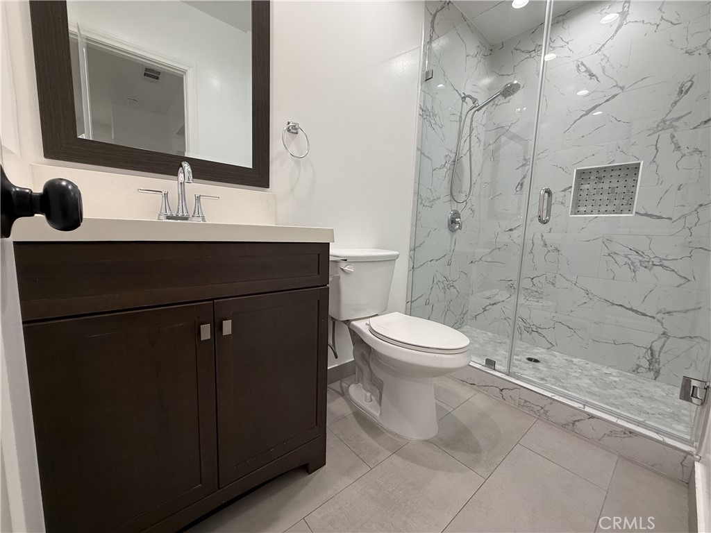 17845 Victory Blvd. Property Photo 14