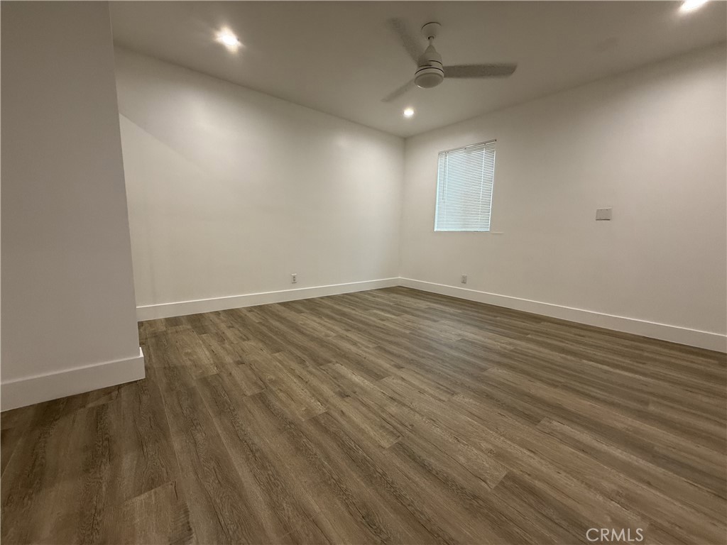 17845 Victory Blvd. Property Photo 16