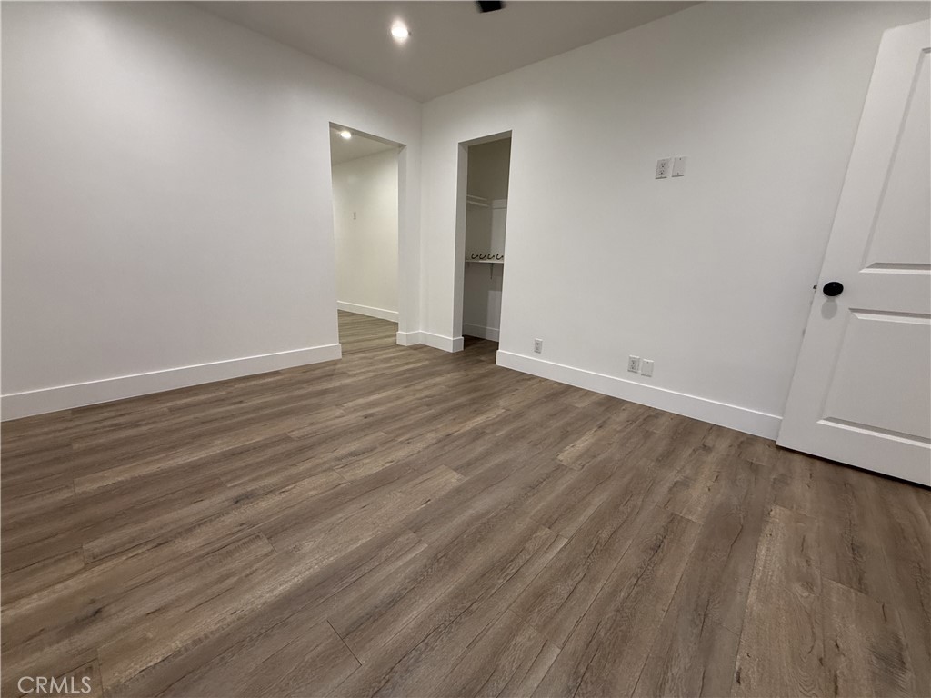 17845 Victory Blvd. Property Photo 18