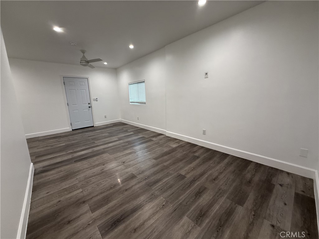 17845 Victory Blvd. Property Photo 22