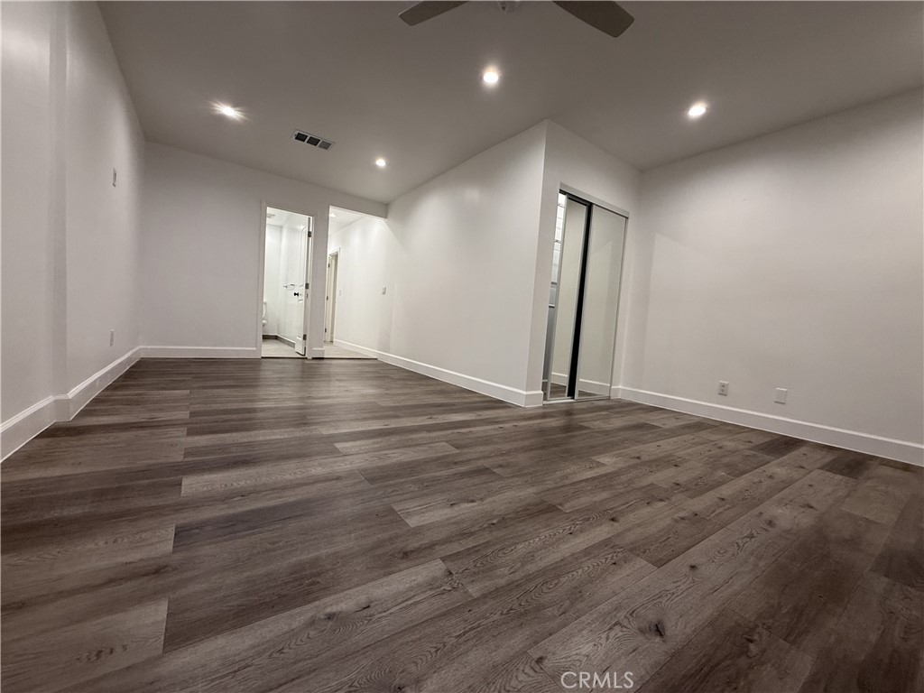 17845 Victory Blvd. Property Photo 23