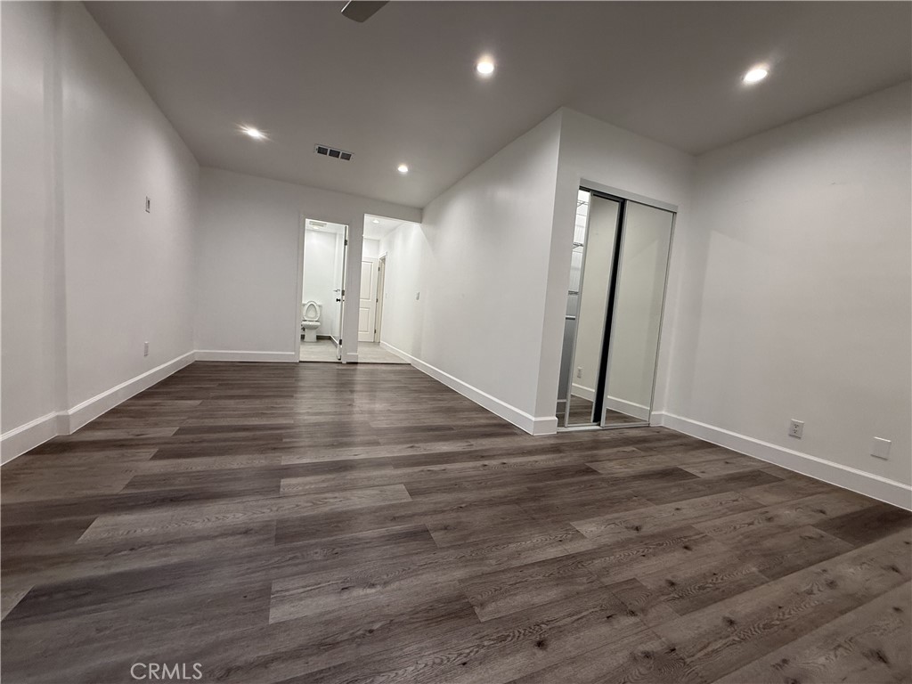 17845 Victory Blvd. Property Photo 27