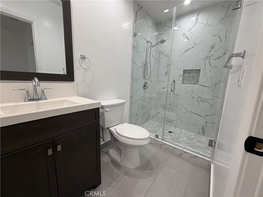 17845 Victory Blvd. Property Photo 32