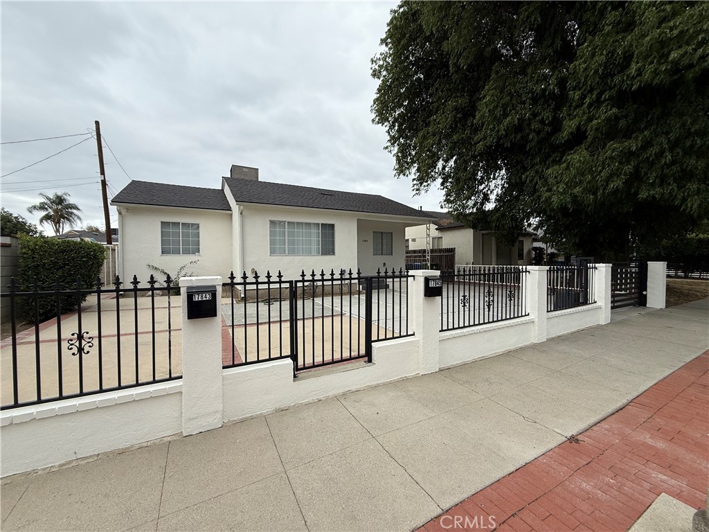 17845 Victory Blvd. Property Photo 41
